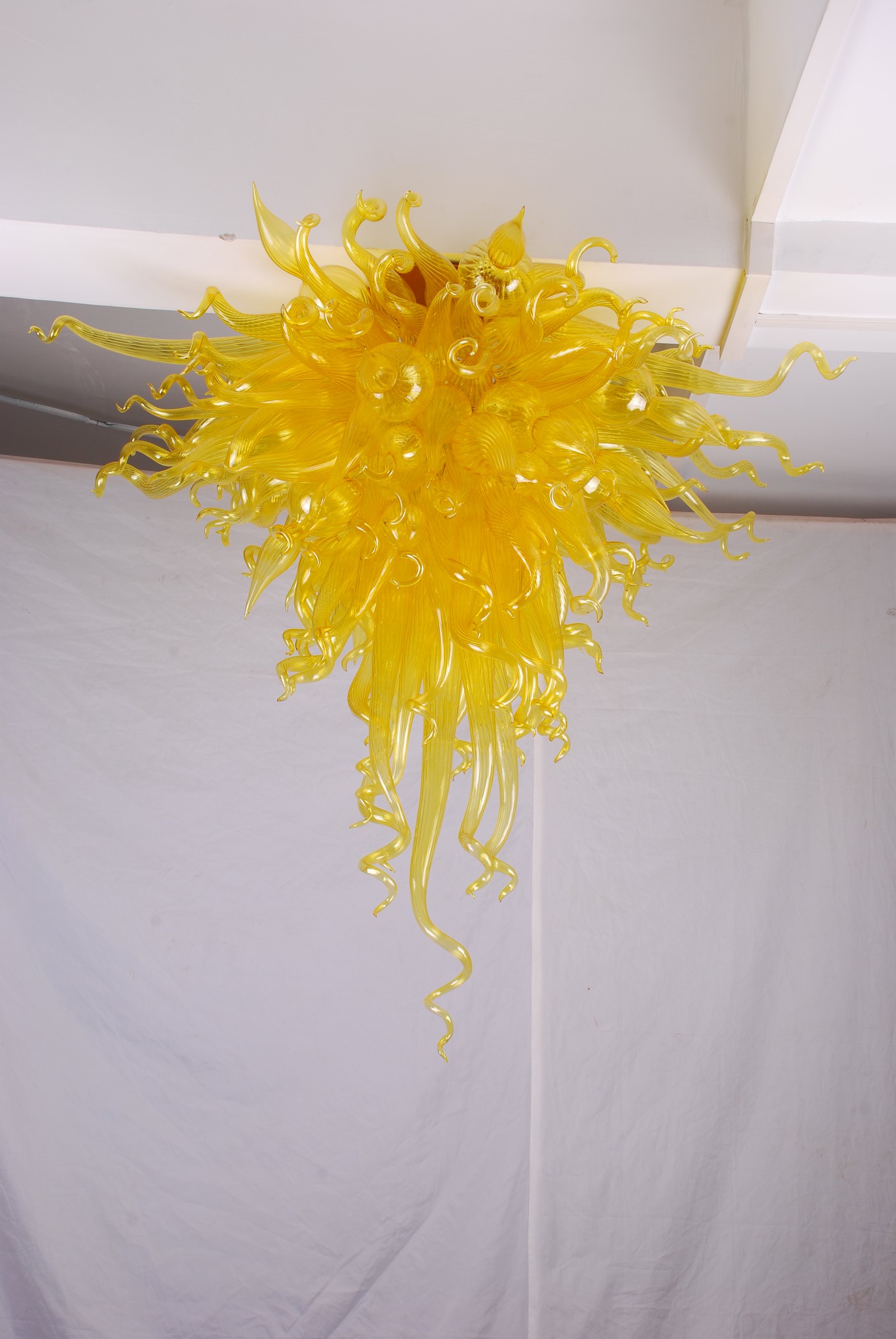 Supply of the best-selling 60 * 60 unique yellow blown glass chandelier ceiling light
